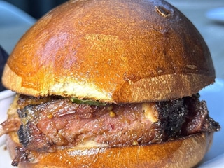Бургер з реберцем від Баша