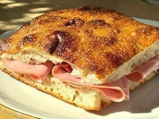 Фокача з мортаделлою 