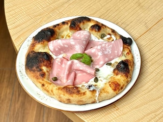 Піца мортаделла страчателла 