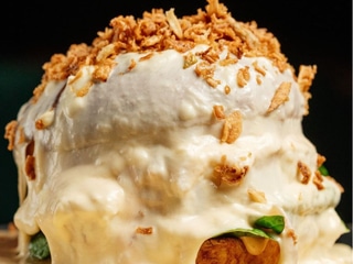 Бургер Спайсі-чікен та з сирним водоспадом