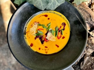 Крем-суп із гарбуза з томатною сальсою