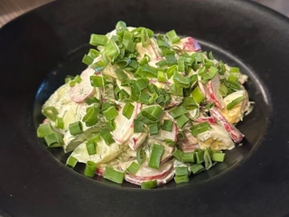 Салат весняний з редискою