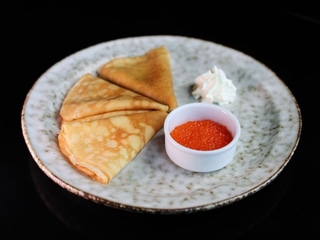 Млинці з червоною ікрою