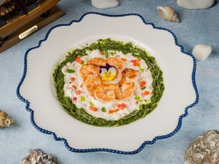 Которська закуска з креветками, страчателою та соусом песто