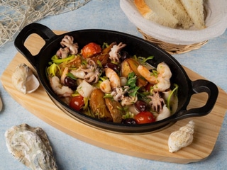 Морепродукти в середземноморському стилі