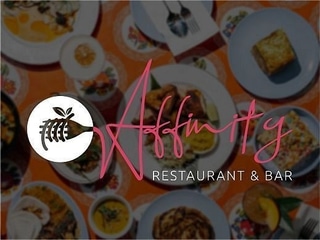 Smažený telecí řízek, pečené brambory 