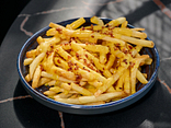 Картопля фрі з сирним соусом