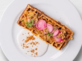 Slaná wafla s trhaným mäsom