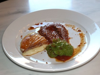 Queso de cabra asado, Tomate y Pesto