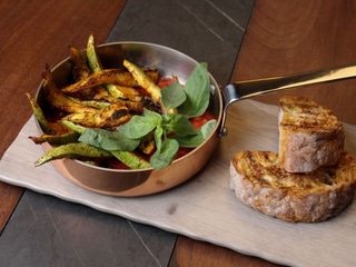 Пательня смажених по-тосканськи цукіні