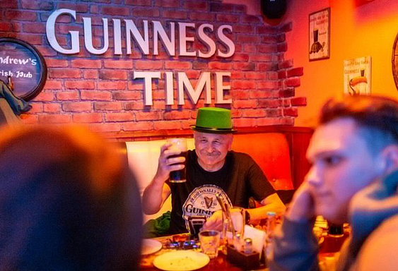 Мұғалім мен студент арасындағы жыныстық қатынасты қараңыз