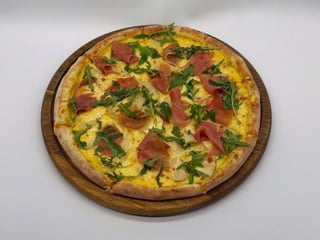 Піца з гарбузовим кремом і хамоном