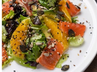 Салат з лососем