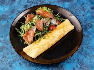 *ОМЛЕТ ЗІ СЛАБОСОЛЕНИМ ЛОСОСЕМ