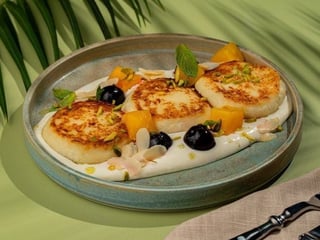 *СИРНИКИ З ЯГОДАМИ