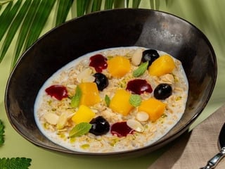 *ВІВСЯНКА З ФРУКТАМИ