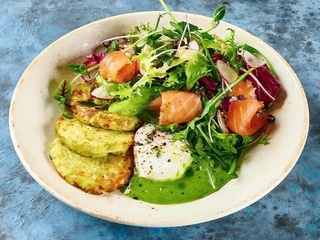 *СМАЖЕНІ КАБАЧКОВІ ОЛАДКИ З ЛОСОСЕМ