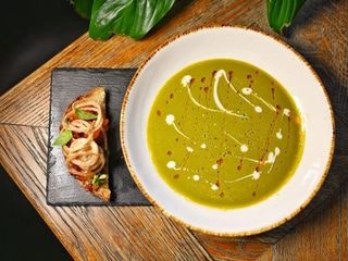 Суп пюре з і шпинатом та вяленими томатами