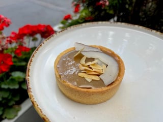 Шоколадний тарт з солоною карамелью