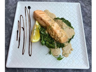 Філе лосося зі шпинатом