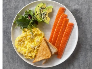Скрембл з лососем