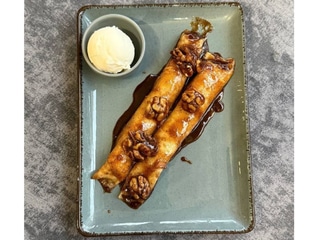 Млинці з карамельною глазур'ю з яблуками