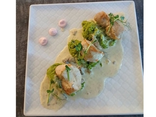 Індичка з гороховим пюре і білими грибами