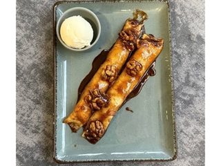 Млинці з карамельною глазур'ю з апельсинами