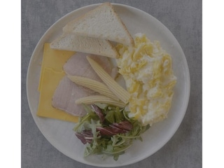 Сніданок яйце скрембл