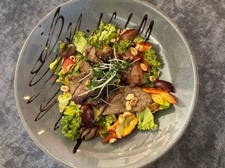 Салат з телятиною