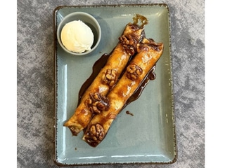 Млинці з карамельною глазур'ю з бананами