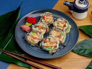 Sake tempura futomaki (6 sztuk)