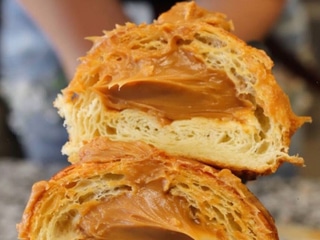 Croissant crema (slaný karamel)