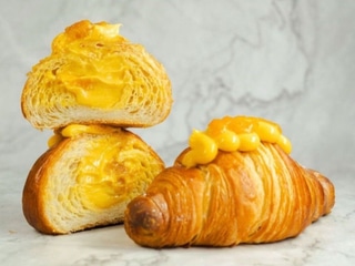 Croissant crema (mango-marakuja)