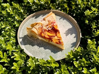 Хрусткий пиріг з персиком та крем сиром