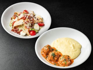 Четвер🥘Салат + Пюре з мітболами