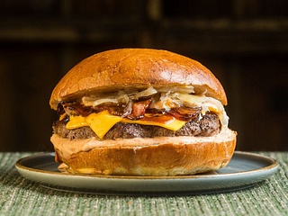 BBQ-peekoni burger🌶️