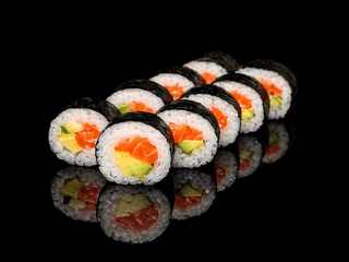 SAKE AVOCADO MAKI