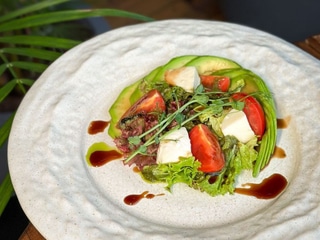 №1 САЛАТ КАПРЕЗЕ З АВОКАДО