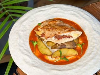 № 2 КУРЯЧА ГРУДКА З В`ЯЛЕНИМИ ТОМАТАМИ СИРОМ СУЛУГУНІ