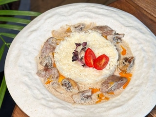 № 1 КУРЯЧА ПЕЧІНКА ТУШКОВАНА У ВЕРШКОВО ГРИБНОМУ СОУСІ