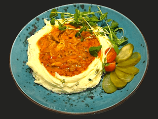 Purée ziemniaczane z gulaszem drobiowym