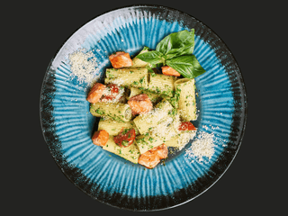 Pasta Tortiglioni z łososiem, szpinakiem i pomidorkami cherry