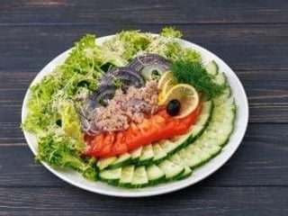 Салат з тунцем