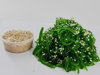 Салат Хаяші з горіховим соусом