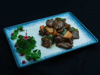 E6. Яловичина обсмажена в бобовому соусі