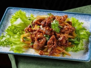 E5. Смажена баранина з цибулею та кмином