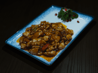 F2. Курка Ґунбао