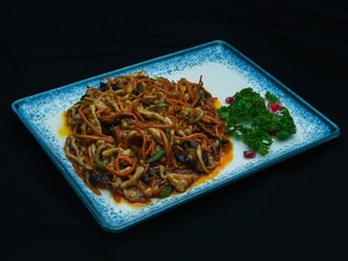 G4. Свинина соломкою в пряному соусі