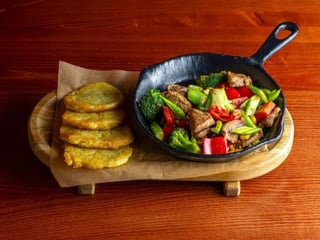 Пательня з яловичиною та овочами